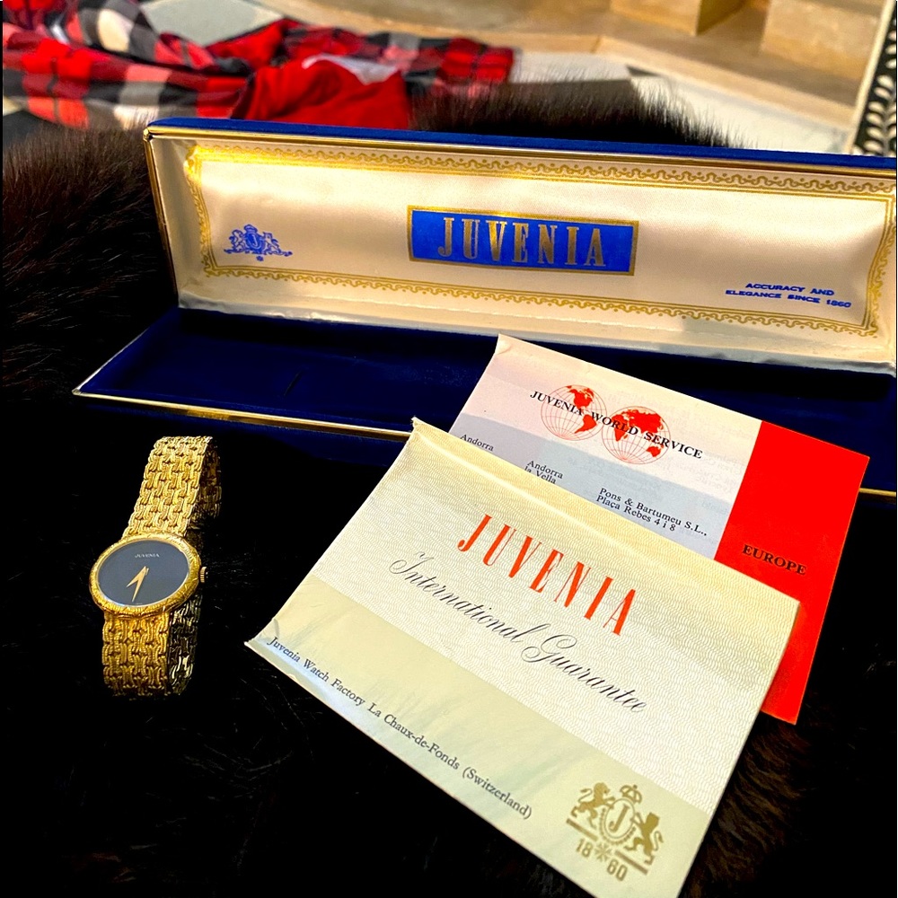 JUVENIA 18 KT AUTHENTIC VINTAGE Watch ❤️paperwork